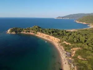 Paralia Mantraki