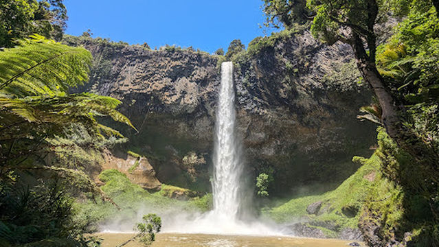 Bridal Veil Falls Parking and track