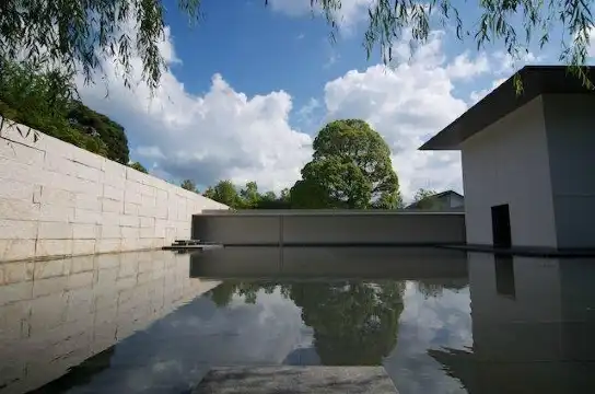 鄰近佛教哲學家 鈴木大拙館的酒店