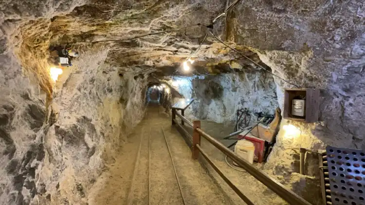Hotels near Shops at the Silver Mine