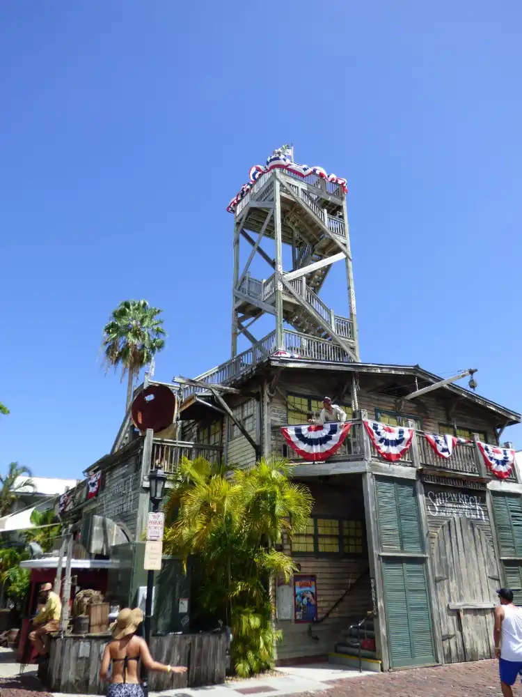 Hotels near 65′ Lookout Tower