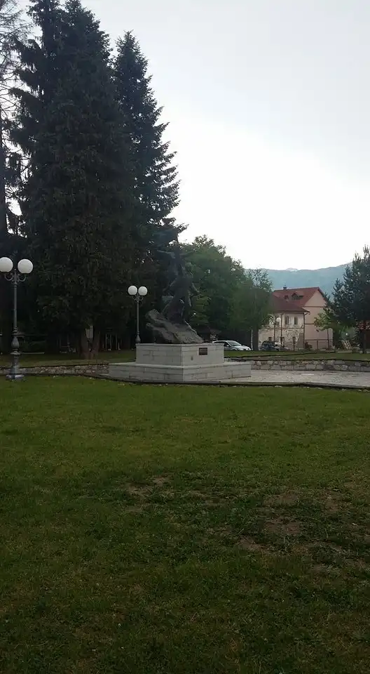 Hotels near Monument to the Fallen Soldiers