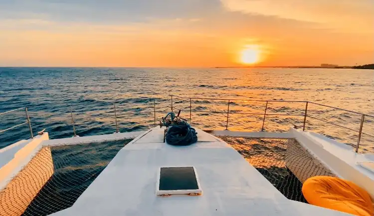 Hotels near Seahorse Houseboats
