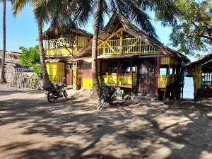 Aquarius 18 Beach Resort