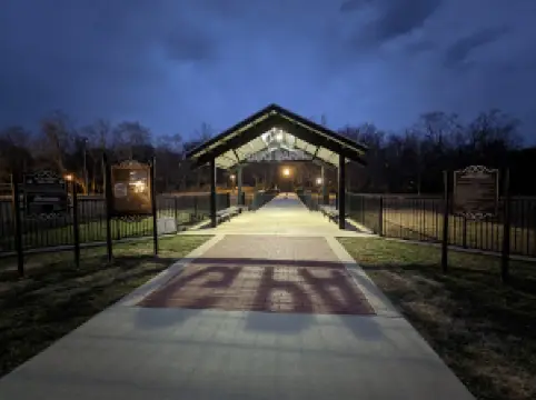 테일스 & 트레일스 도크 공원