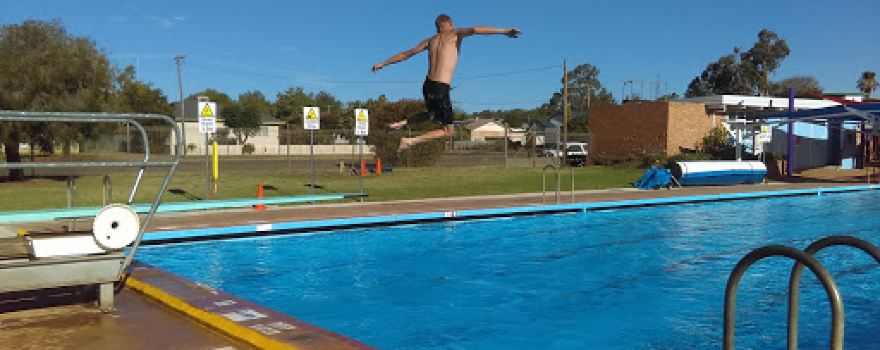 Peak Hill Memorial Pool
