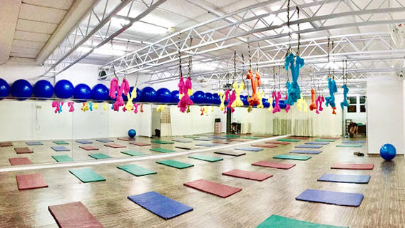 Happiy Yoga By Lenis