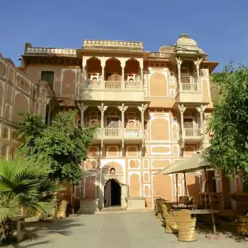 Hotels near Anokhi Museum