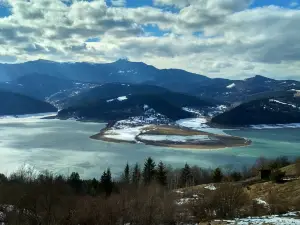 Lake Izvorul Muntelui