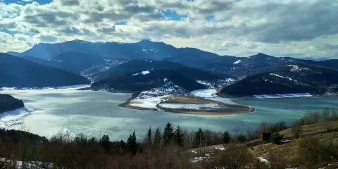 Lake Izvorul Muntelui （Lake Bicaz）