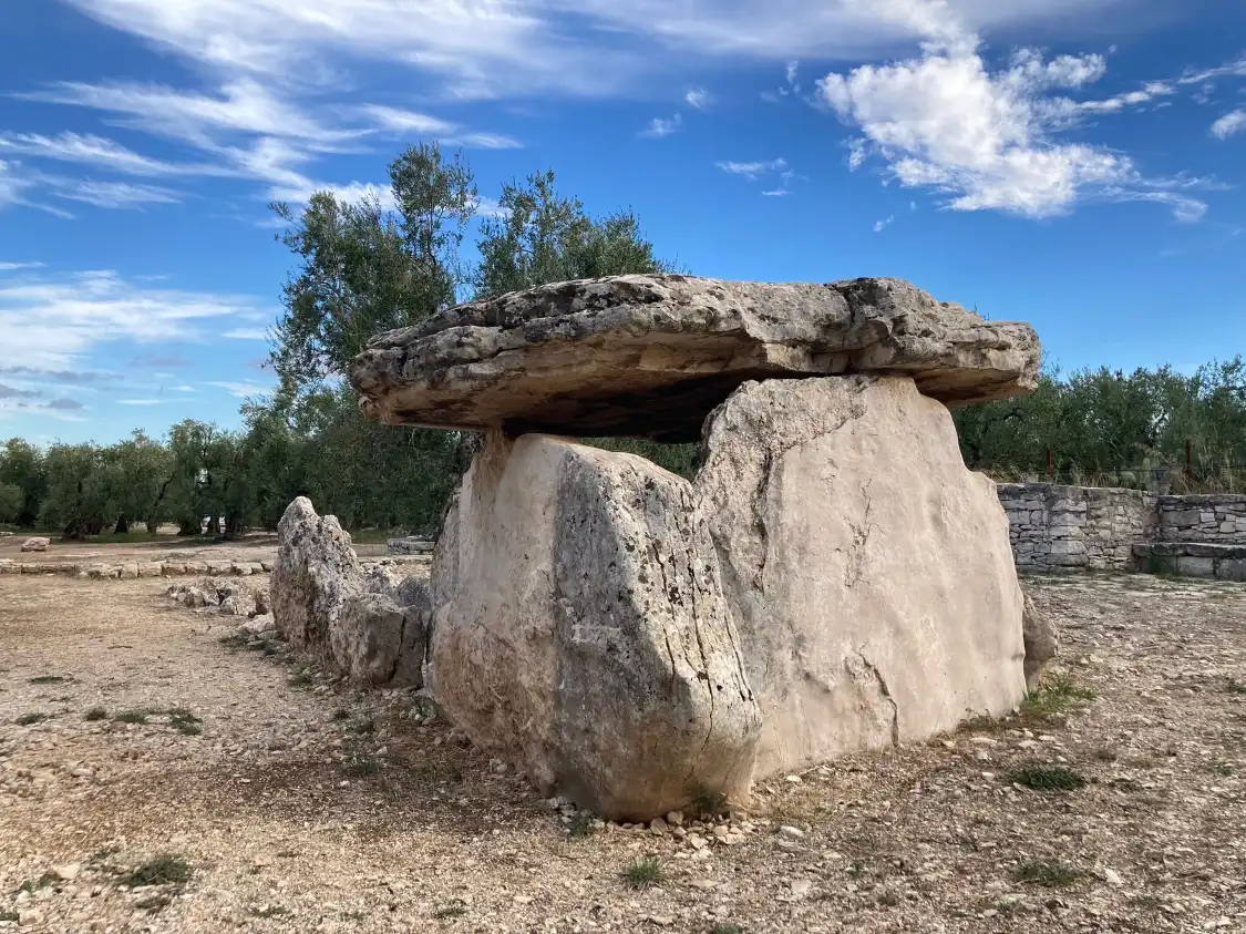 Hotels near Dolmen Della Chianca