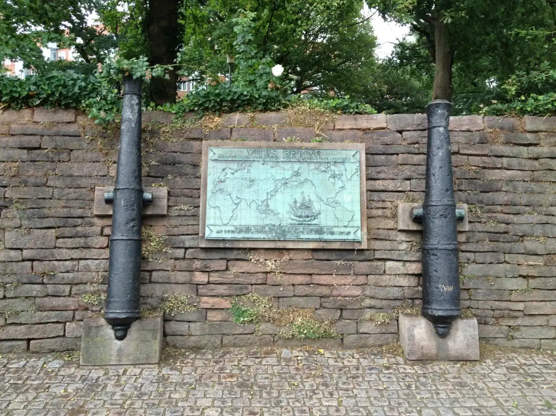 Hotels near Berings Kanoner