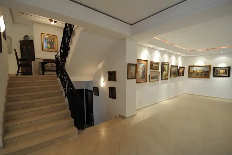 Hotels near Amber Gallery