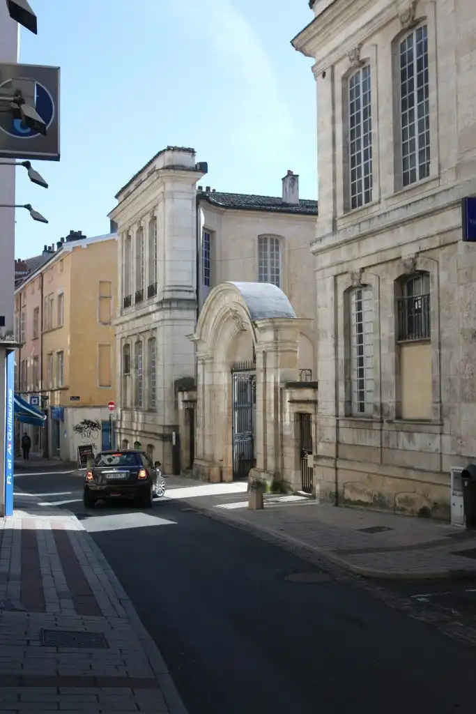 Hotels near Musee Lamartine