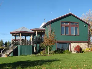 Heron Hill Tasting Room at Canandaigua Lake