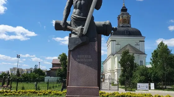 Monument Nikita Demidov