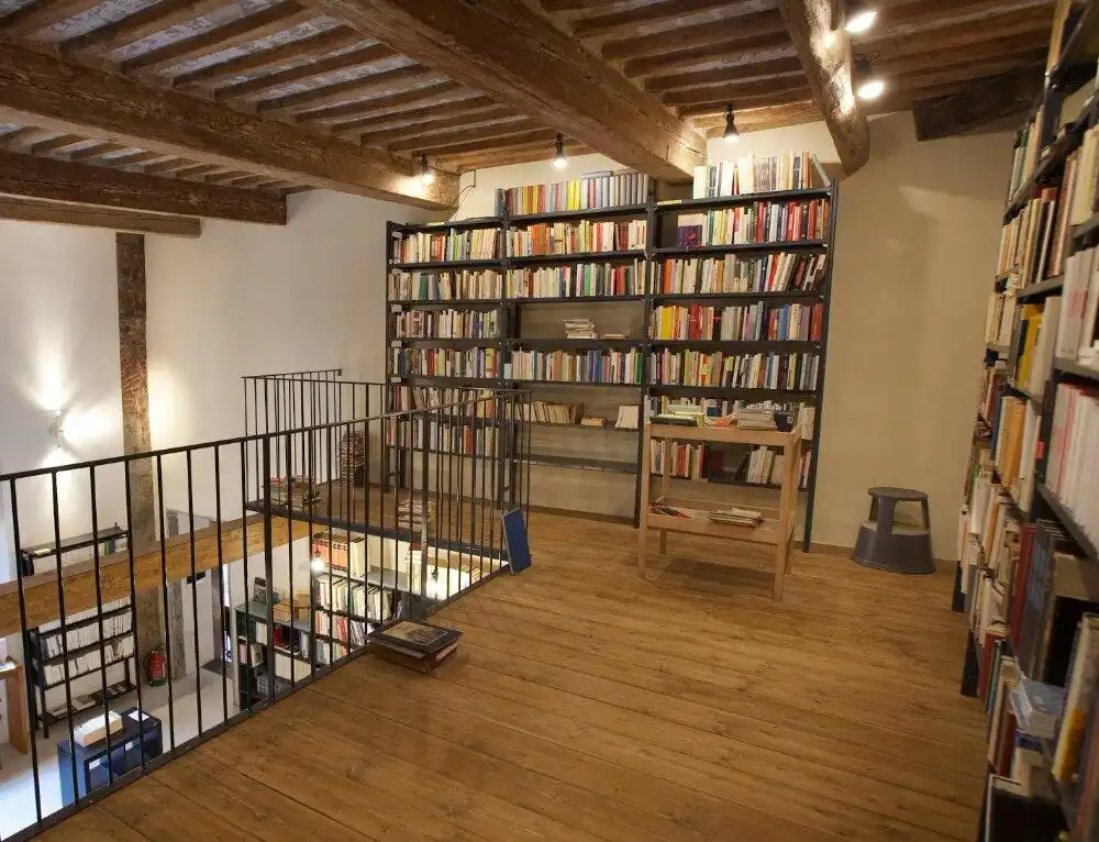 Hotel in zona Libreria Tornalibro - Parole Contro L'effimero
