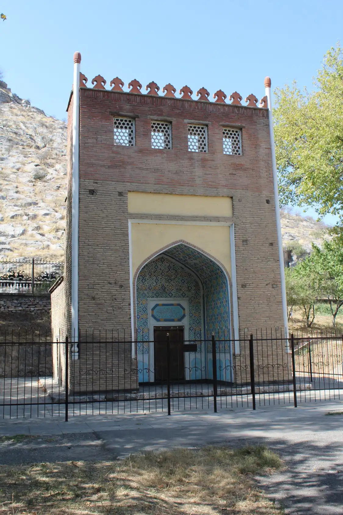 Hotels near Mausoleum of Asaf ibn Burkhiy
