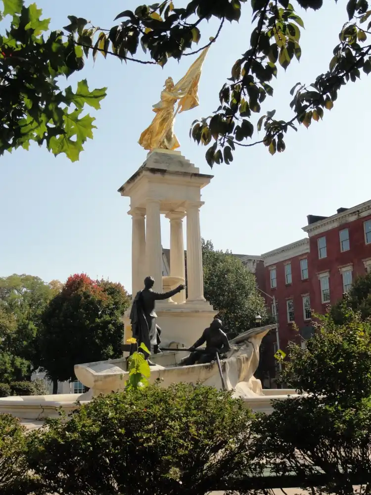 Hotels near Francis Scott Key Fountain