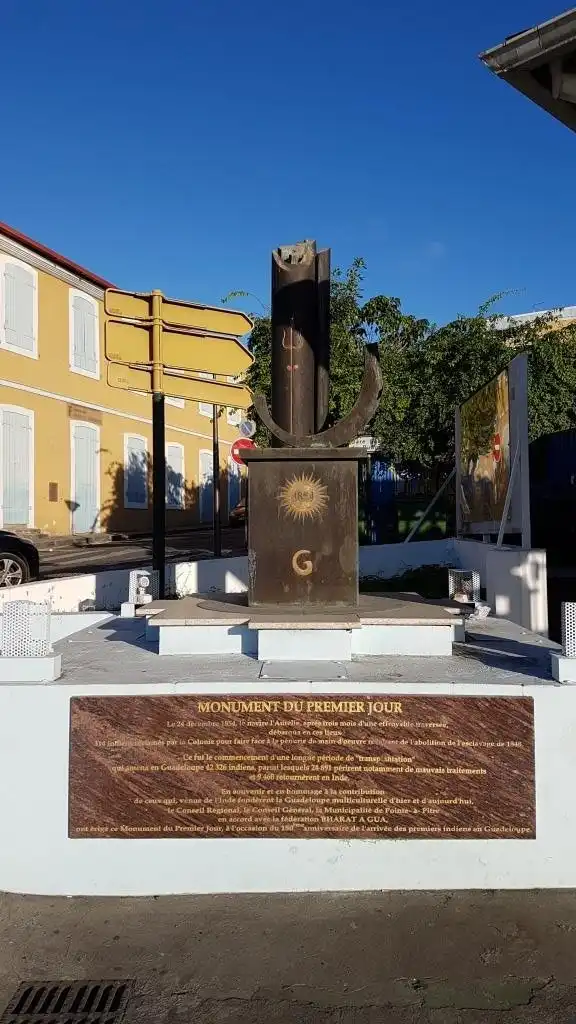 Hotels near Monument du Premier Jour