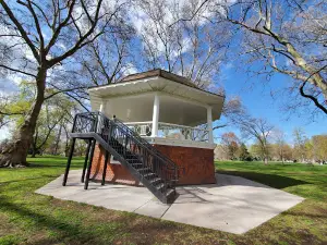 Pioneer Park Aviary
