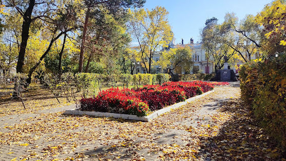 Skver Okolo Dvortsa Pionerov