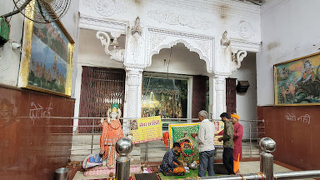 Shree Giriraj ji Maharaj Danghati mandir Goverdhan