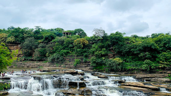 Lakhaniya Hills & Waterfall