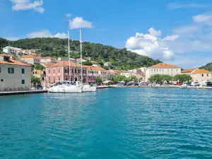 Pučišća - Central Dalmatia Croatia - Theme Trails