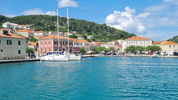 Pučišća - Central Dalmatia Croatia - Theme Trails