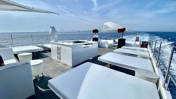 Ibiza Boat Club | Boat parties & Formentera trips