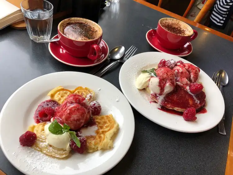 Hotels near Christmas Hills Raspberry Farm Cafe