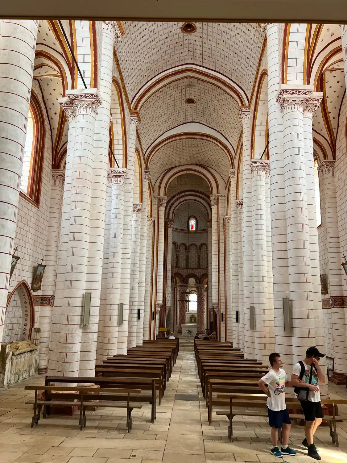 Collégiale St Pierre附近的飯店