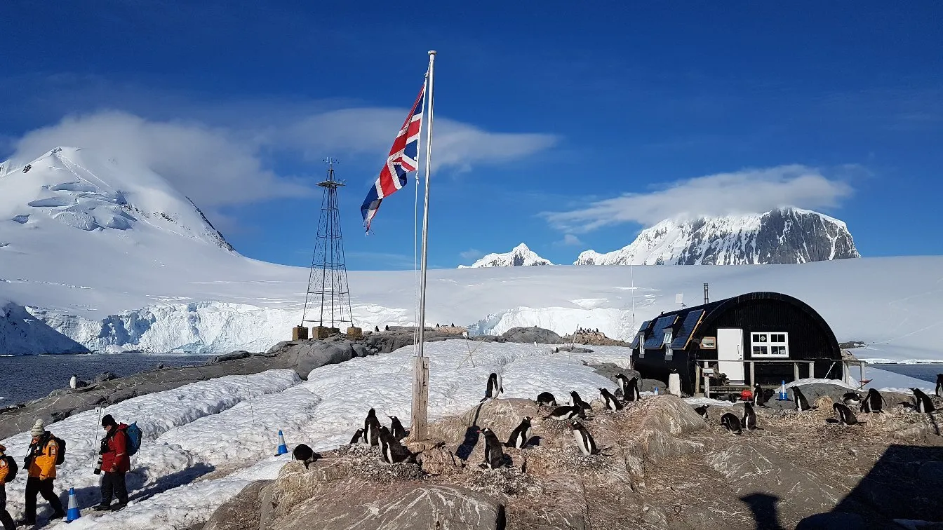 3_Penguin Post Office