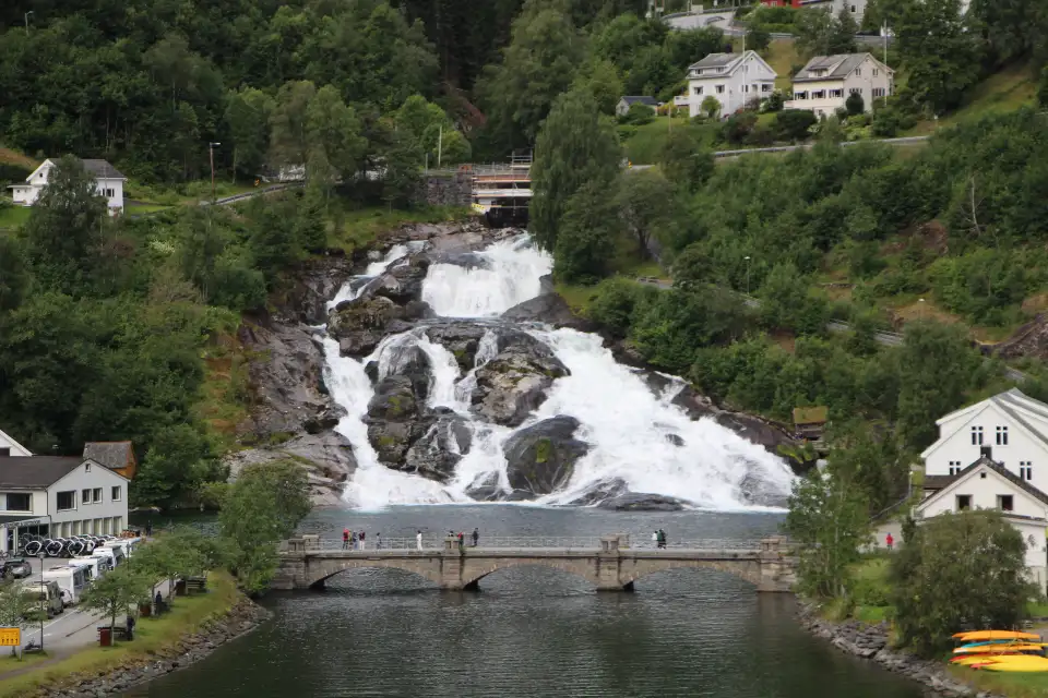 1_Hellesyltfossen