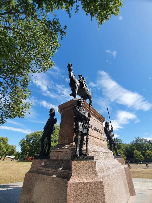 2_Hyde Park Corner Station