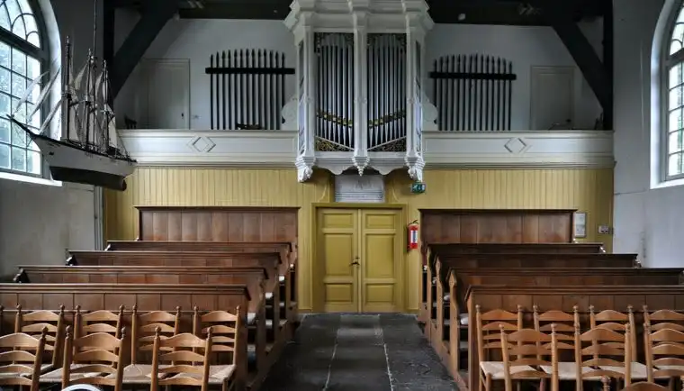 Отели рядом с достопримечательностью «Hervormde Kerk Jisp»