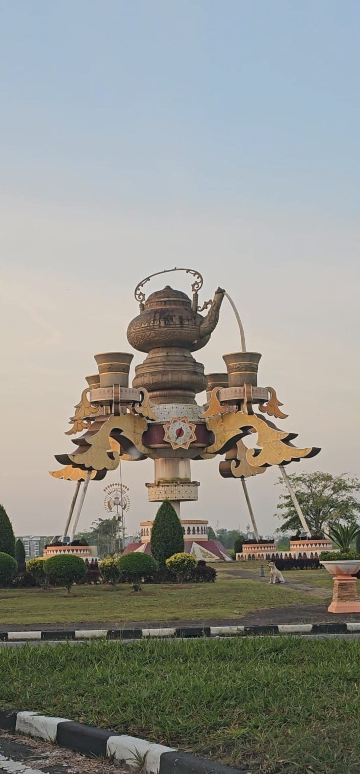 Tea-Pot Roundabout