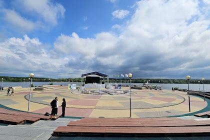 Желіде екі апалы-сіңліліді әкелері попуга алады