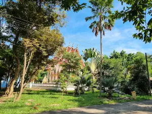 Wat Talat Nikhom