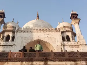 Roshan Gate