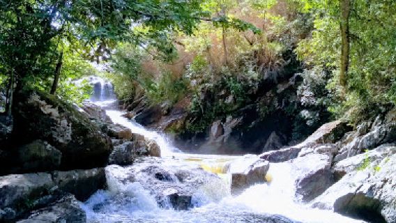 Waterfall Half Moon
