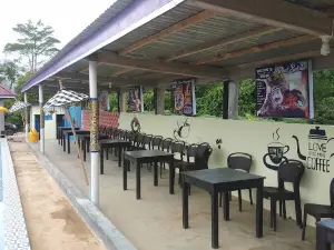 KOLAM RENANG D&G 88