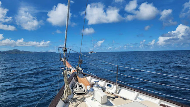 Lady Enid - Barefoot Luxury Day Sailing | Iconic Whitsunday Adventures