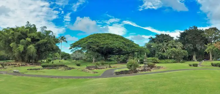 Hotels near Liliʻuokalani Gardens