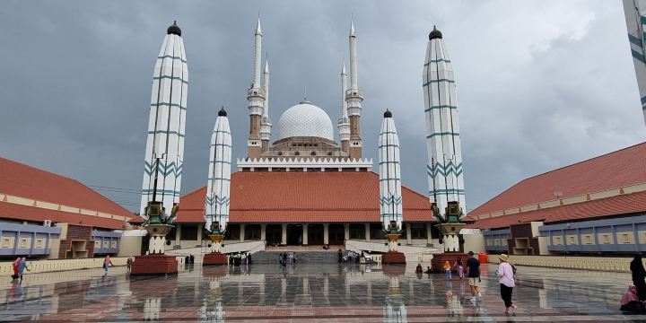 Masjid Agung Jawa Tengah (MAJT)