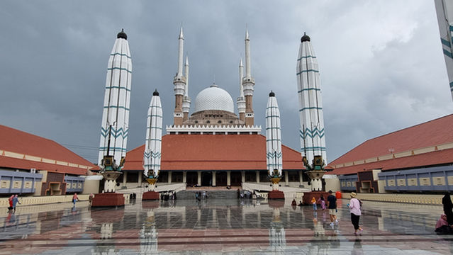 Masjid Agung Jawa Tengah (MAJT)