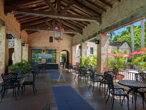 Hotels near Venetian Pool