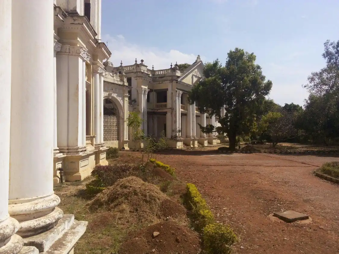 Hotels near Folklore Museum