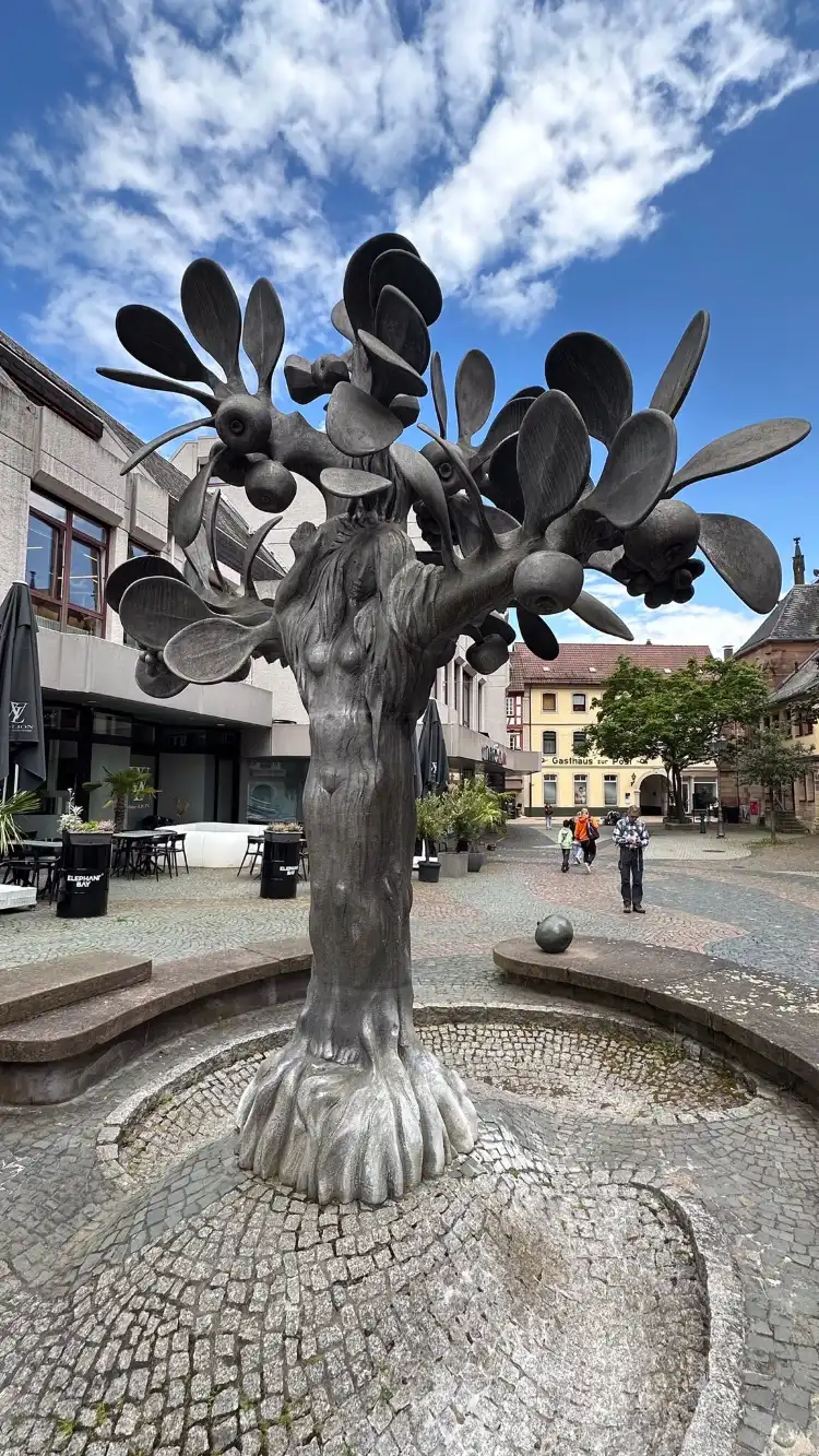 Hotels near Paradiesbrunnen